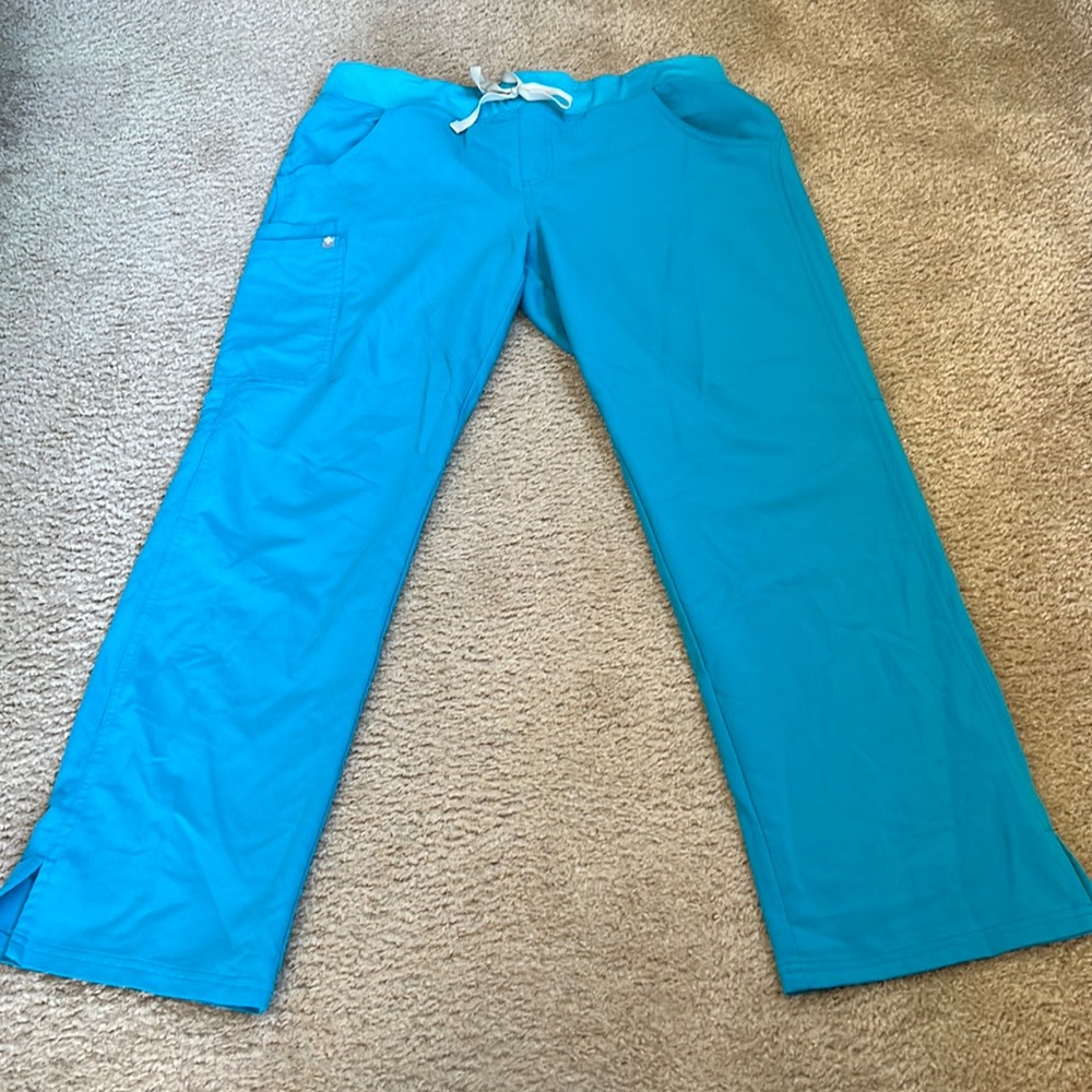 Lightly used Figs cargo scrub pants